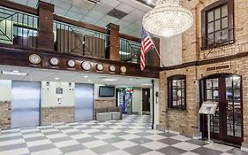 Howard Johnson Hotel by Wyndham Newark Airport